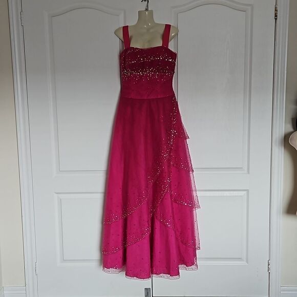 Le Gala By Mon Cheri Ladies Ball Gown With Layered, Sequence & Beaded Hot Pink 6 - Picture 2 of 16
